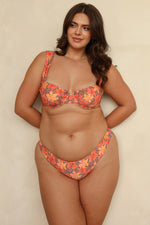 Hannah — 5'10", 38C, XL top | XL bottom.