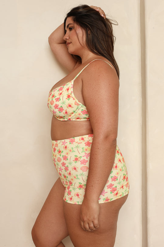 Jessica is 5'9" wearing 1X.