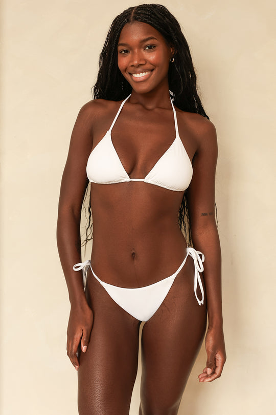 Taylor Roberts — 5'10" 32D, M top | M bottom.