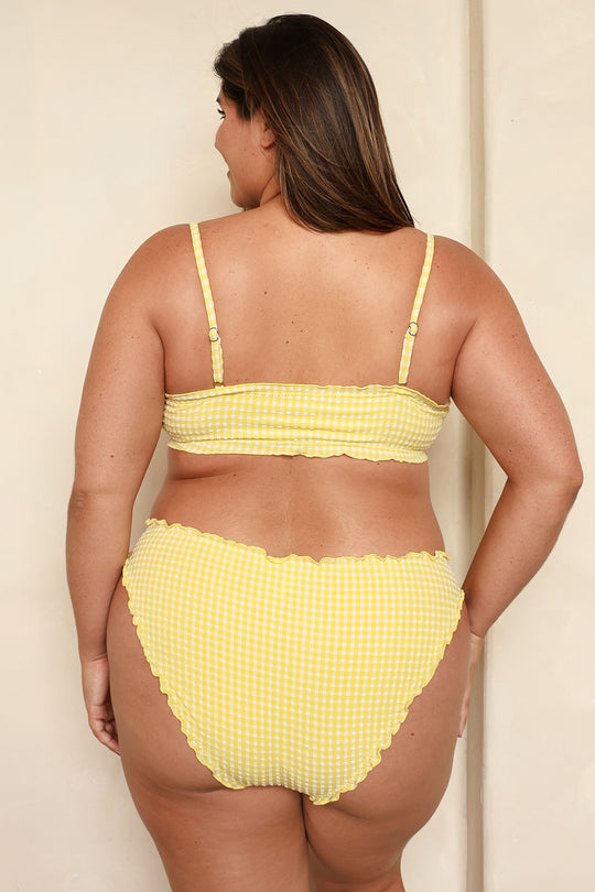 Jessica is 5'9" wearing 1X.