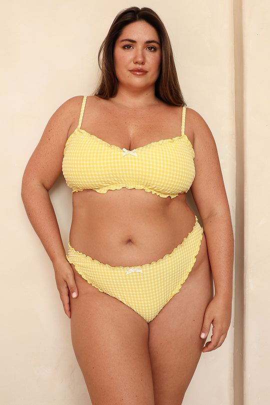 Jessica is 5'9" wearing 1X.