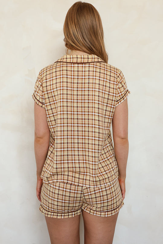 Cinzia — 5'10", 32B, S top | S bottom.