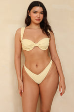 Breanna — 5'9", 36B, L top | L bottom.