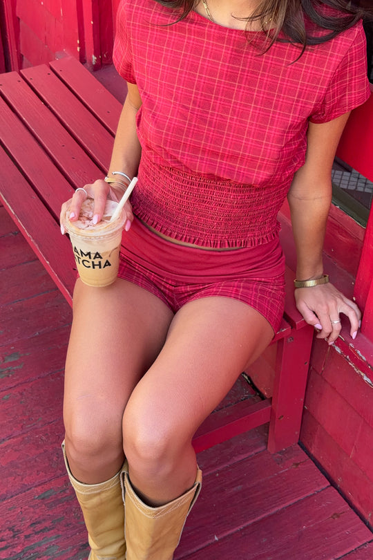 Liv is wearing S top | S bottom.