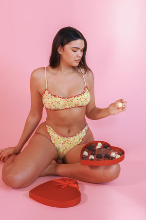 Breanna — 5'7", 36B, L top | L bottom.