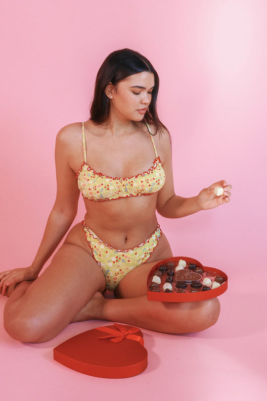 Breanna — 5'7", 36B, L top | L bottom.