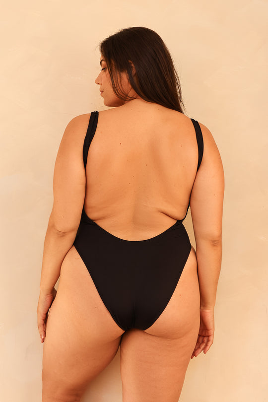 Julianna is 5'10" wearing XL.