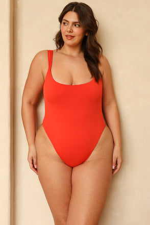 Hannah is 5'10" wearing XL.