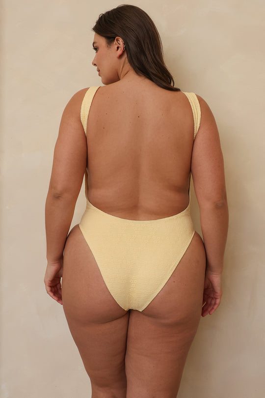 Hannah is 5'10" wearing XL.