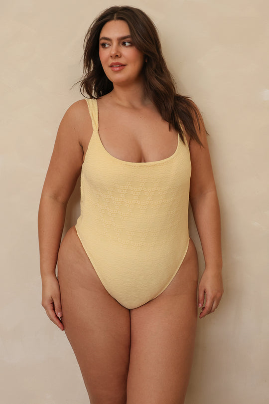 Hannah is 5'10" wearing XL.