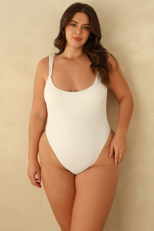 Hannah is 5'10" wearing XL.
