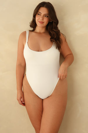 Hannah is 5'10" wearing XL.