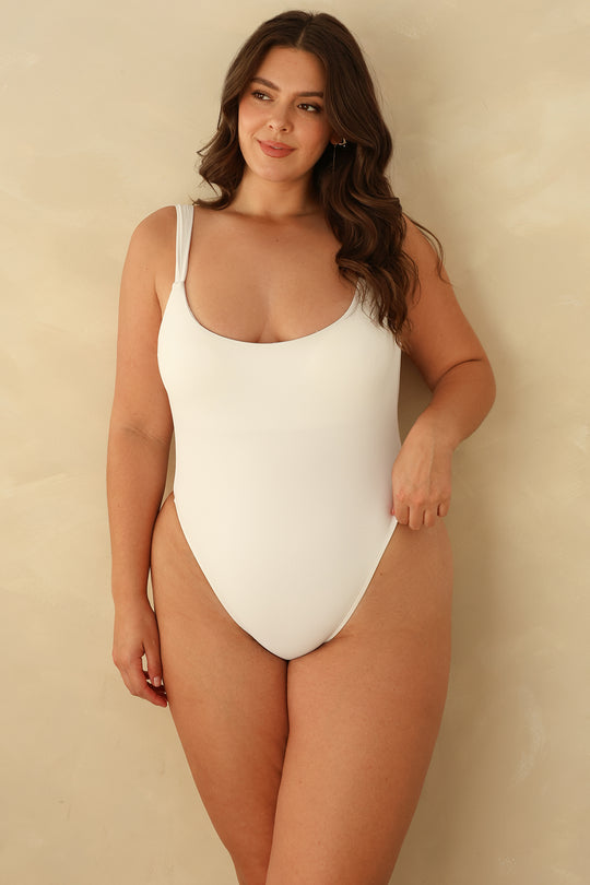 Hannah is 5'10" wearing XL.