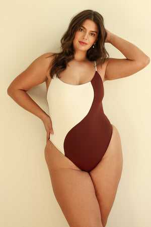 Hannah is 5'10" wearing XL.