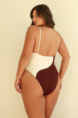 Hannah is 5'10" wearing XL.