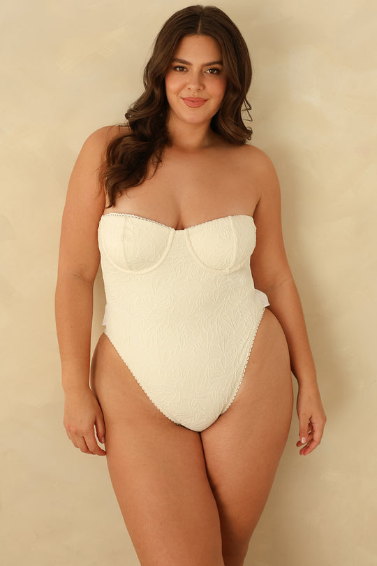 Hannah is 5'10" wearing XL.