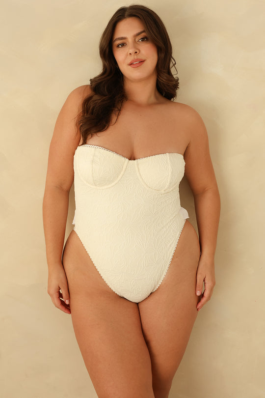 Hannah is 5'10" wearing XL.