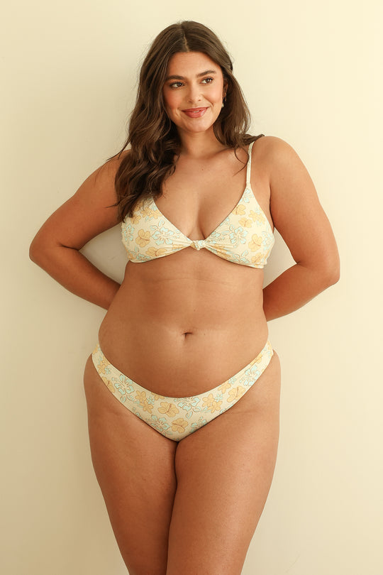 Hannah is 5'10" wearing XL.