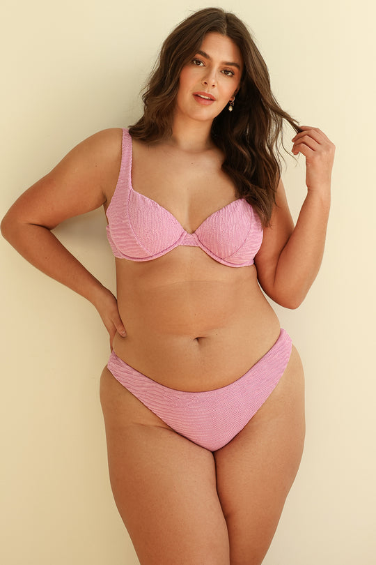 Hannah is 5'10" wearing XL.