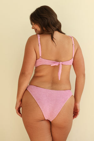Hannah is 5'10" wearing XL.