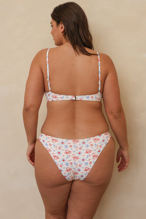 Hannah is 5'10" wearing XL.