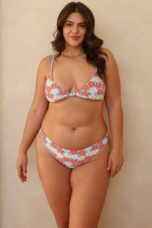 Hannah is 5'10" wearing XL.