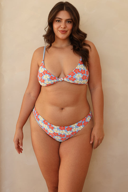 Hannah is 5'10" wearing XL.