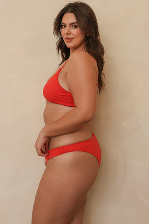 Hannah is 5'10" wearing XL.