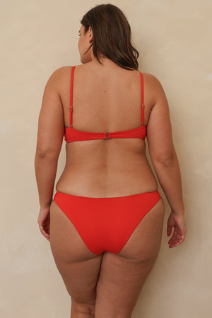 Hannah is 5'10" wearing XL.