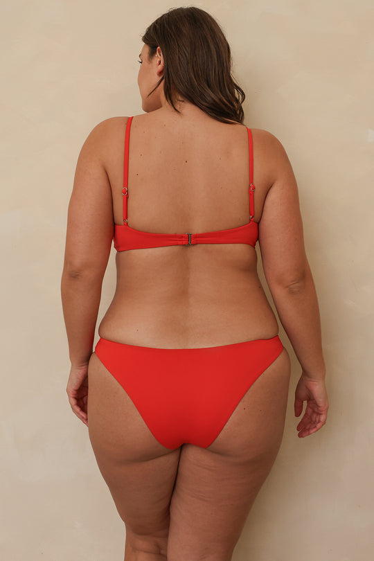 Hannah is 5'10" wearing XL.