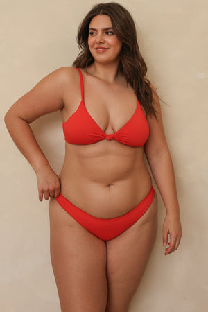 Hannah is 5'10" wearing XL.