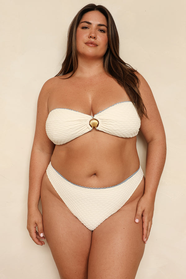 Studio Model – extra view