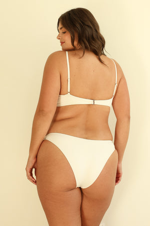 Hannah is 5'10" wearing XL.