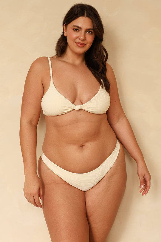 Hannah is 5'10" wearing XL.