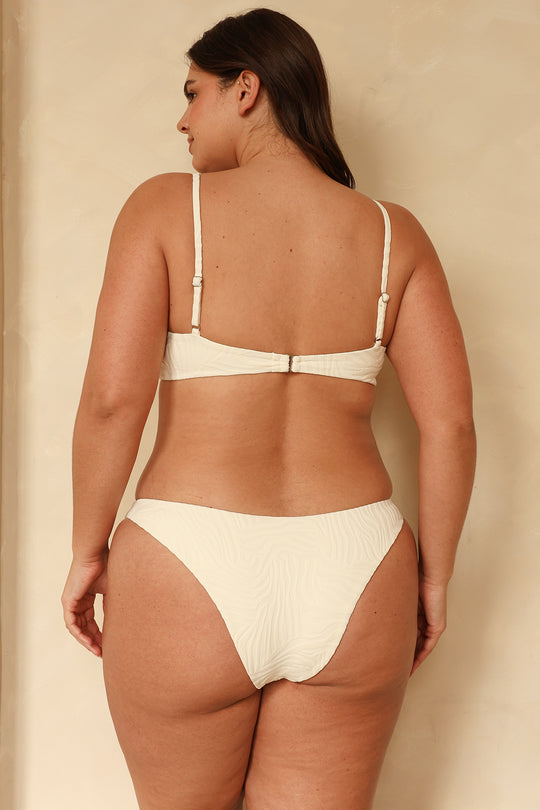 Hannah is 5'10" wearing XL.