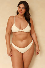 Hannah — 5'10", 38C, XL top | XL bottom.