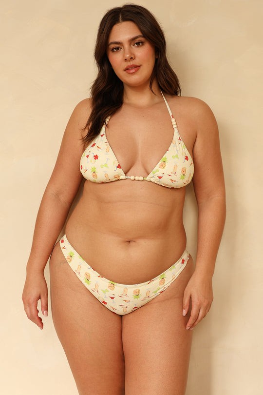 Hannah is 5'10" wearing XL.