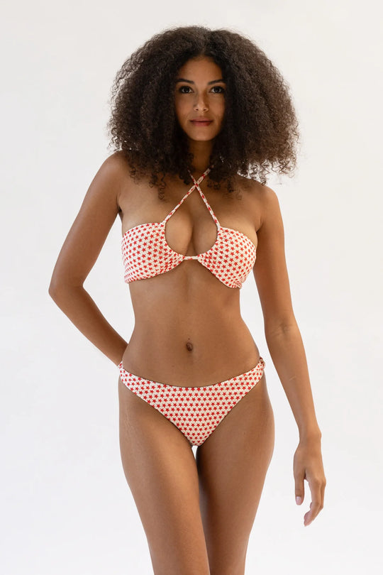 Birta is 5'9.5" wearing S.