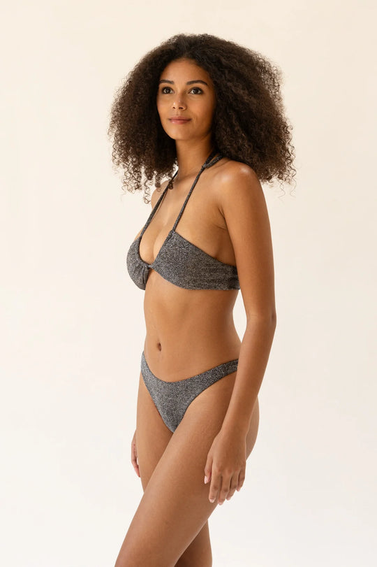 Birta is 5'9.5" wearing S.