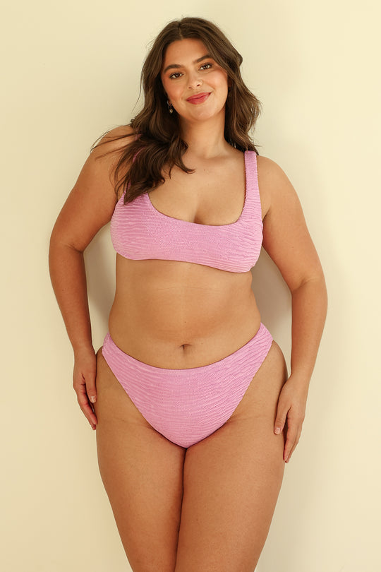 Hannah is 5'10" wearing XL.