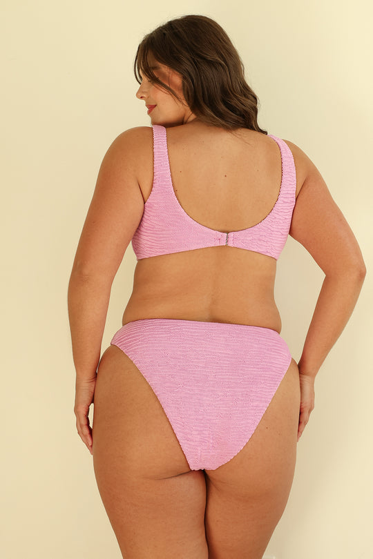 Hannah is 5'10" wearing XL.