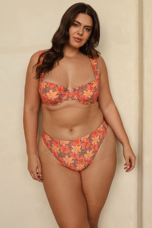 Hannah is 5'10" wearing XL.