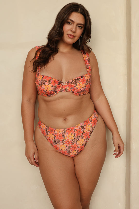 Hannah is 5'10" wearing XL.