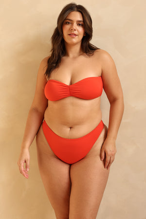 Hannah is 5'10" wearing XL.