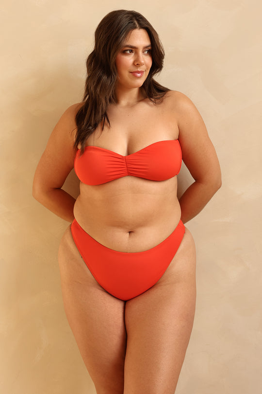 Hannah is 5'10" wearing XL.