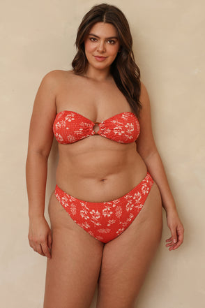 Hannah is 5'10" wearing XL.