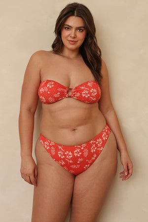 Hannah is 5'10" wearing XL.