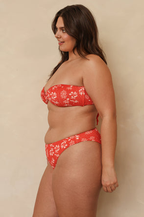 Hannah is 5'10" wearing XL.