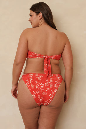 Hannah is 5'10" wearing XL.