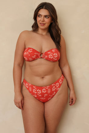 Hannah is 5'10" wearing XL.